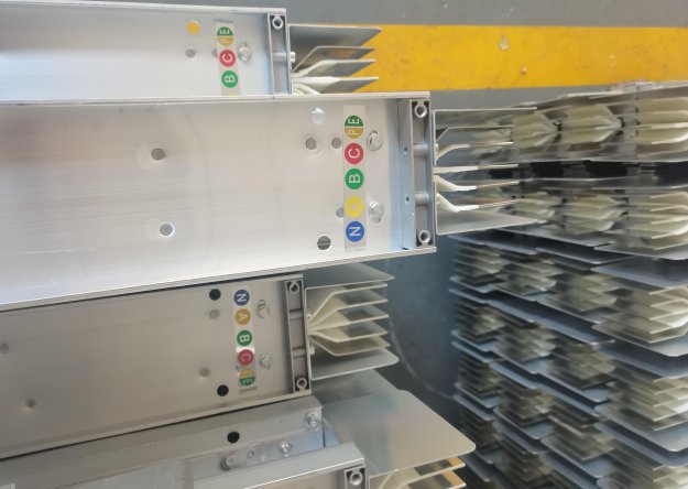 密集型母線(xiàn)槽